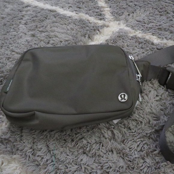 Lululemon Sage Green Everywhere Belt BagLarge NWT